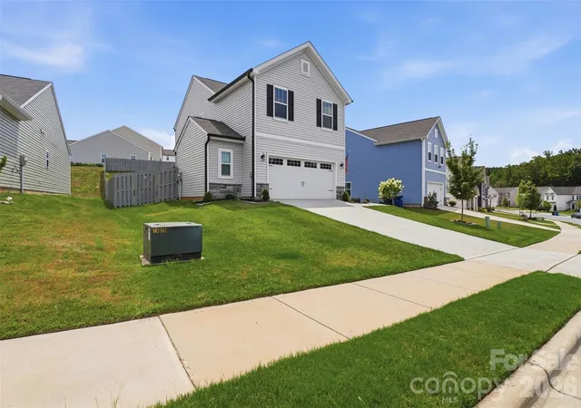 Photo 3 of Single family home for sale at 170 Batten Ridge Dr, Statesville, NC 28677 | MLS# 4407458 | Listing updated on 2026-08-15