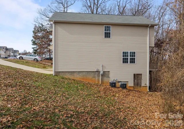 Photo 4 of Single family home for sale at 115 Lookout Point Pl, Mooresville, NC 28115 | MLS# 4407459 | Listing updated on 2026-07-25