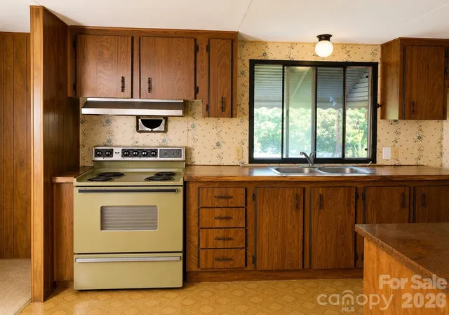 Photo 3 of Single family home for sale at 30 Gertrude Ln, Candler, NC 28715 | MLS# 4407471 | Listing updated on 2026-10-01