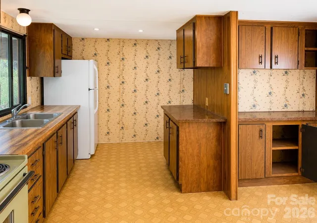 Photo 3 of Single family home for sale at 30 Gertrude Ln, Candler, NC 28715 | MLS# 4407471 | Listing updated on 2026-10-01