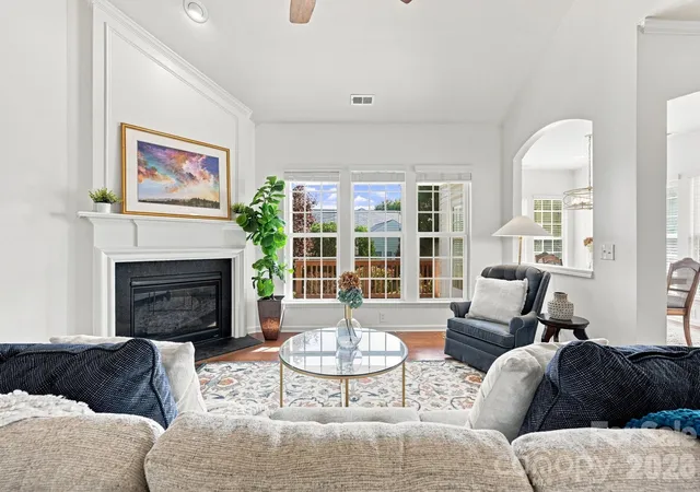 Photo 3 of Single family home for sale at 1040 Mesa Verde Dr, Fort Mill, SC 29707 | MLS# 4407477 | Listing updated on 2026-08-21