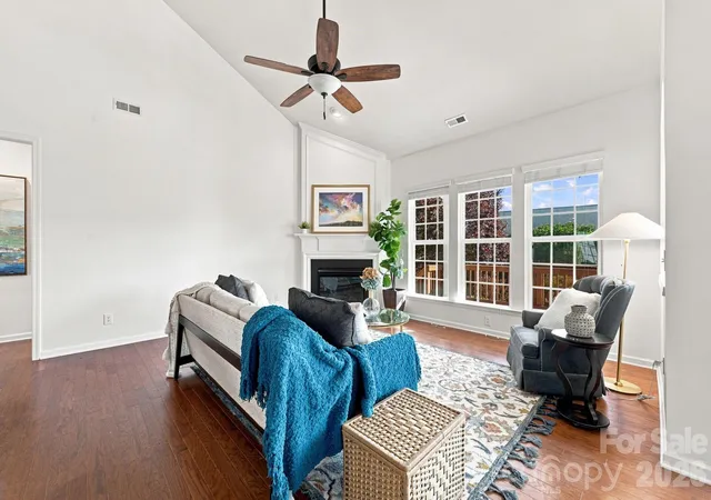 Photo 3 of Single family home for sale at 1040 Mesa Verde Dr, Fort Mill, SC 29707 | MLS# 4407477 | Listing updated on 2026-08-21