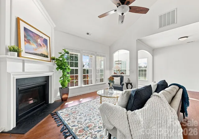 Photo 4 of Single family home for sale at 1040 Mesa Verde Dr, Fort Mill, SC 29707 | MLS# 4407477 | Listing updated on 2026-08-21