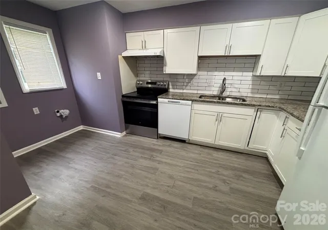 Listing Photo 2 - Condo for sale in building located at 1920 Countrymens Ct, Charlotte, NC 28210 - Unit #4