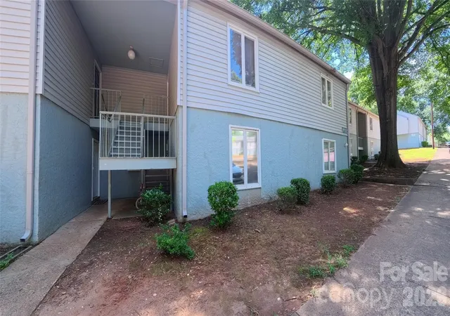 Listing Photo 5 - Condo for sale in building located at 1920 Countrymens Ct, Charlotte, NC 28210 - Unit #4