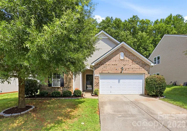 Single family home for sale at 10014 Goose Landing Dr, Charlotte, NC 28269 | MLS# 4407510