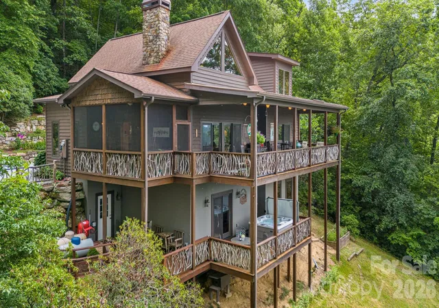 Photo 2 of Single family home for sale at 138 Bear Paw Dr, Brevard, NC 28712 | MLS# 4407523 | Listing updated on 2026-08-28