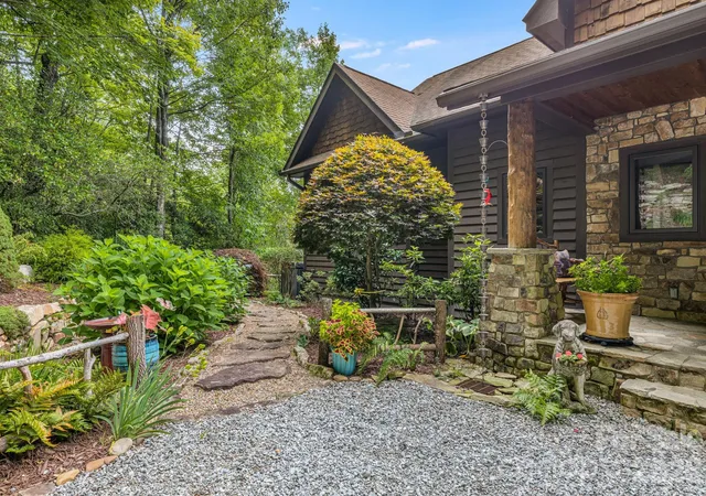 Photo 3 of Single family home for sale at 138 Bear Paw Dr, Brevard, NC 28712 | MLS# 4407523 | Listing updated on 2026-08-28