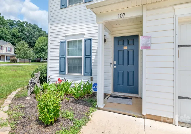 Photo 3 of Sale Pending at 107 Olivia Ln, Lincolnton, NC 28092 | MLS# 4407526 | Listing updated on 2026-09-02