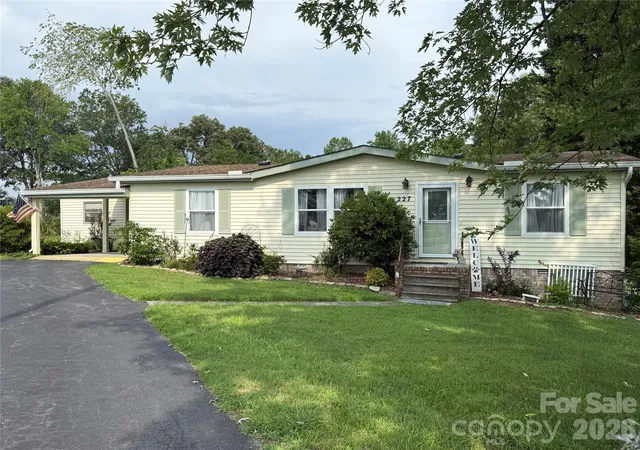 1st image of 227 Cranbrook Cir, Hendersonville, NC 28792 | MLS# 4407530
