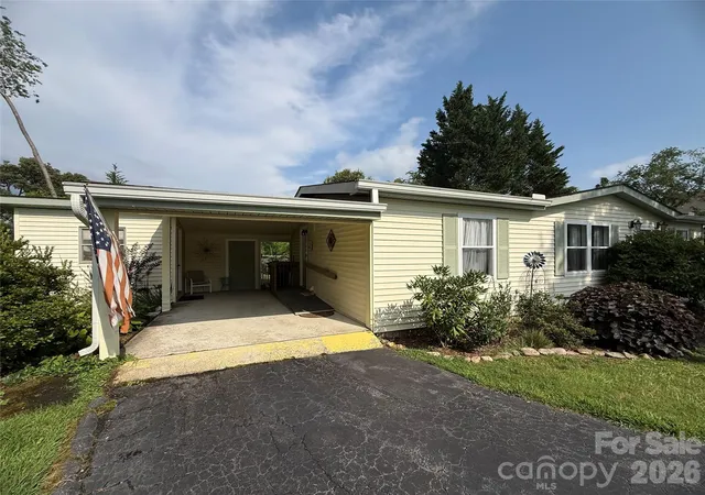 3rd image of 227 Cranbrook Cir, Hendersonville, NC 28792 | MLS# 4407530