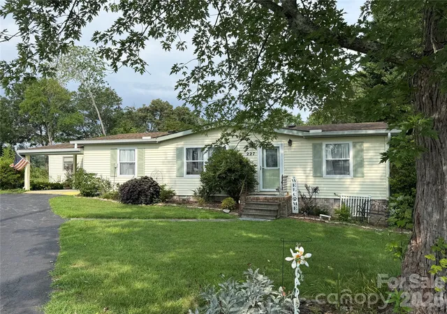 39th image of 227 Cranbrook Cir, Hendersonville, NC 28792 | MLS# 4407530