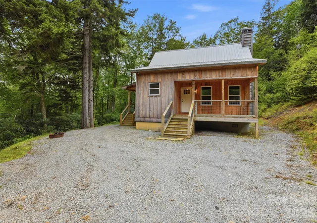Photo 1 of Single family home for sale at 261 Yonah Dr, Maggie Valley, NC 28751 | MLS# 4407577 | Listing updated on 2026-07-25