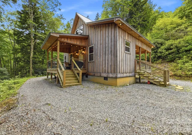 Photo 2 of Single family home for sale at 261 Yonah Dr, Maggie Valley, NC 28751 | MLS# 4407577 | Listing updated on 2026-07-25
