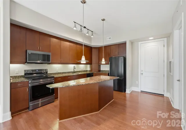 Photo 4 of Condo for sale at 4625 Piedmont Row Dr #401, Charlotte, NC 28210 | MLS# 4407585 | Listing updated on 2026-08-25