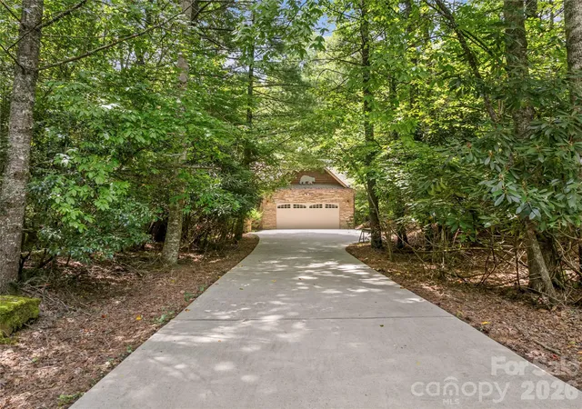 Photo 5 of Single family home for sale at 129 Nodatsi Ct, Brevard, NC 28712 | MLS# 4407587 | Listing updated on 2026-08-04