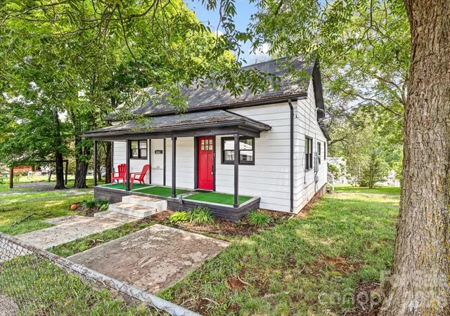 Photo 3 of Single family home for sale at 1921 4th Street Sw #83, Hickory, NC 28602 | MLS# 4407639 | Listing updated on 2026-08-03