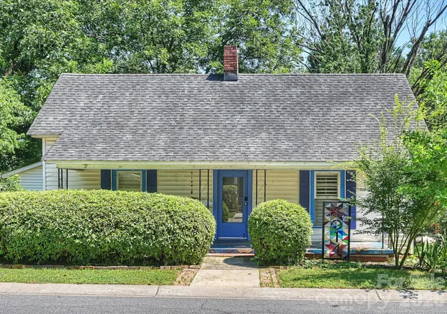 Photo 3 of Single family home for sale at 3014 Yadkin Ave, Charlotte, NC 28205 | MLS# 4407653 | Listing updated on 2026-08-24