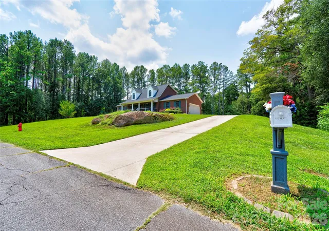 Photo 3 of Single family home for sale at 189 Hazelhurst Ln, Mooresboro, NC 28114 | MLS# 4407658 | Listing updated on 2026-09-03