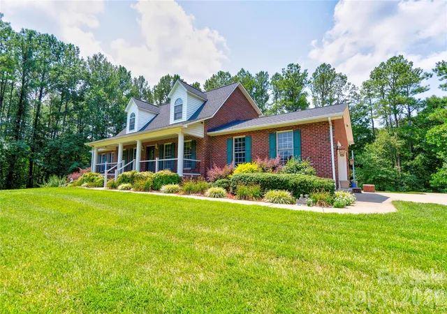 Photo 3 of Single family home for sale at 189 Hazelhurst Ln, Mooresboro, NC 28114 | MLS# 4407658 | Listing updated on 2026-09-03
