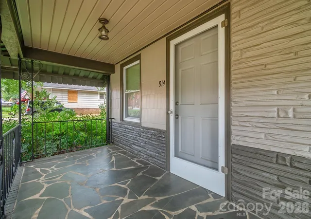 Listing Photo 4 - Condo for sale in building located at 912 Rankin Ave, Gastonia, NC 28052