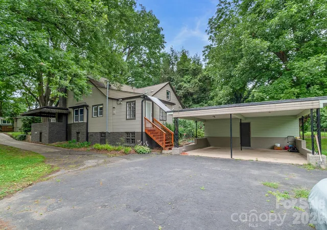 Listing Photo 5 - Condo for sale in building located at 912 Rankin Ave, Gastonia, NC 28052