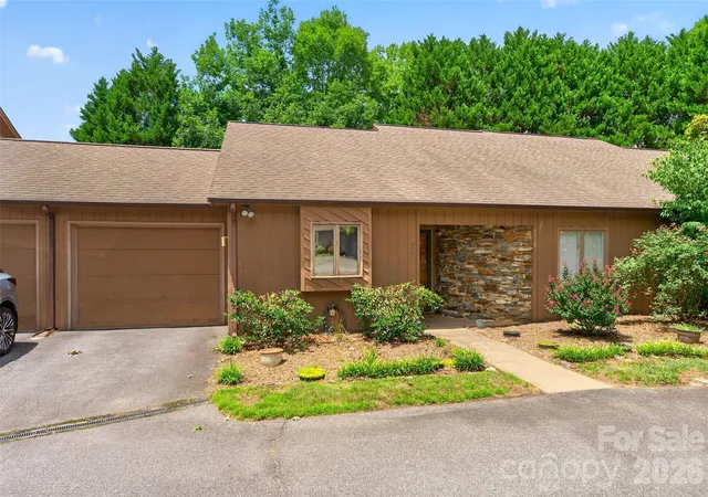 Photo 3 of Townhouse for sale at 1736 12th Street Ne, Hickory, NC 28601 | MLS# 4407683 | Listing updated on 2026-08-13