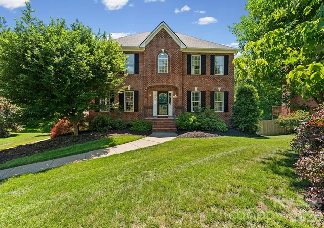 Photo 1 of Single family home for sale at 220 Lake Dale Ct, Clemmons, NC 27012 | MLS# 4407691 | Listing updated on 2026-09-12