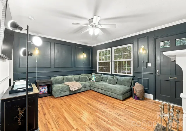Listing Photo 3 - Condo for sale in building located at 200 N Laurel Ave, Charlotte, NC 28207 - Unit #15B