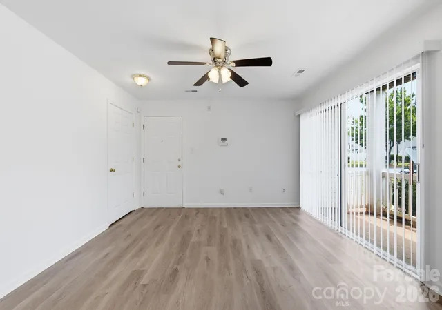 Listing Photo 3 - Condo for sale in building located at 3965 Mohawk Ct, Charlotte, NC 28215
