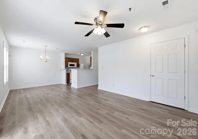Listing Photo 4 - Condo for sale in building located at 3965 Mohawk Ct, Charlotte, NC 28215