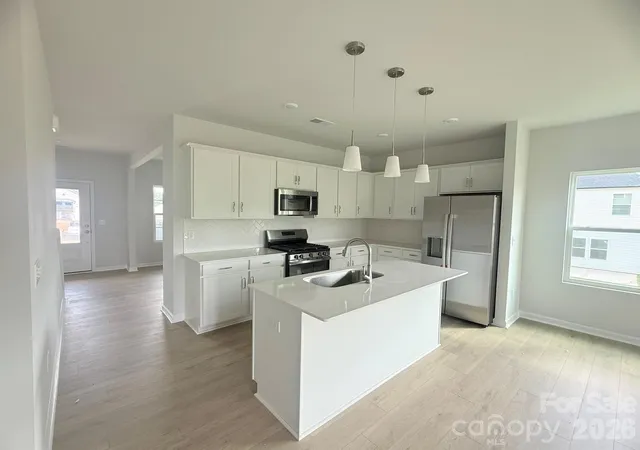 Photo 3 of Single family home for sale at 4013 Juno Dr, Charlotte, NC 28215 | MLS# 4407718 | Listing updated on 2026-09-28
