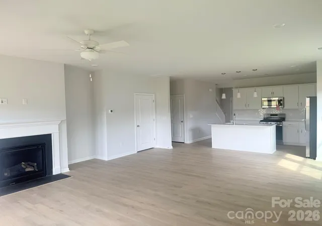 Photo 4 of Single family home for sale at 4013 Juno Dr, Charlotte, NC 28215 | MLS# 4407718 | Listing updated on 2026-09-28