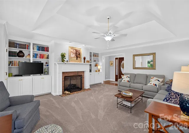 Photo 3 of Sale Pending at 216 Muirfield Dr, Spartanburg, SC 29306 | MLS# 4407725 | Listing updated on 2026-10-02