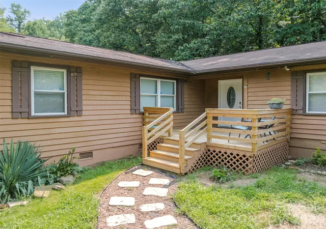 Photo 2 of Single family home for sale at 2100 Pisgah Hwy, Candler, NC 28715 | MLS# 4407732 | Listing updated on 2026-10-02