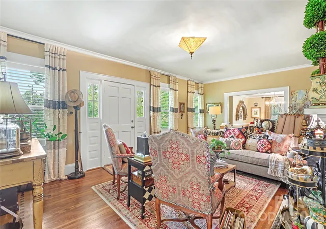 Photo 4 of Single family home for sale at 2527 Sharon Rd, Charlotte, NC 28211 | MLS# 4407743 | Listing updated on 2026-08-10