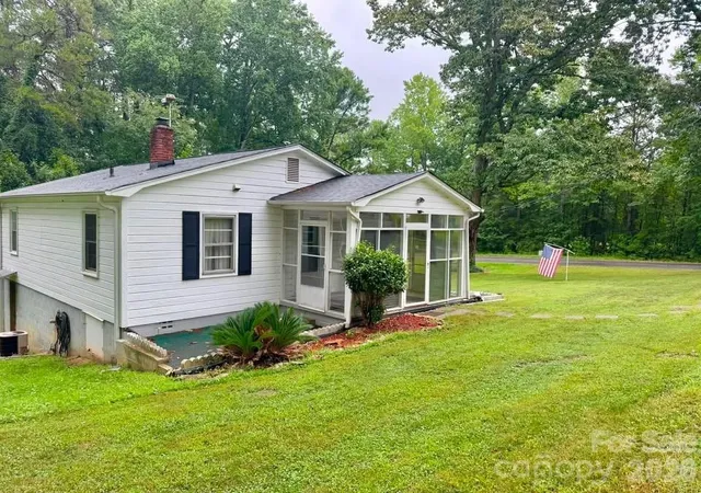 Photo 2 of Single family home for sale at 1132 S Rutherford St, Blacksburg, SC 29702 | MLS# 4407750 | Listing updated on 2026-07-27
