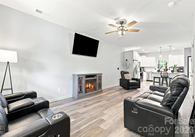 Photo 3 of Single family home for sale at 313 Bell St, Mount Holly, NC 28120 | MLS# 4407758 | Listing updated on 2026-08-02