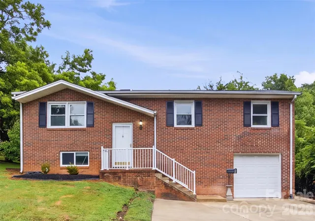 Photo 1 of Single family home for sale at 601 Groves St, Kings Mountain, NC 28086 | MLS# 4407825 | Listing updated on 2026-09-04