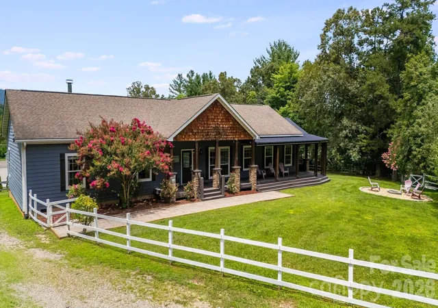 Photo 2 of Single family home for sale at 21 Old Pinner Pl, Arden, NC 28704 | MLS# 4407827 | Listing updated on 2026-08-06