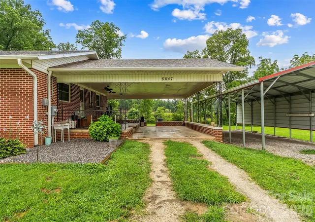 Photo 3 of Single family home for sale at 8647 US 221 Hwy N, Marion, NC 28752 | MLS# 4407828 | Listing updated on 2026-08-25