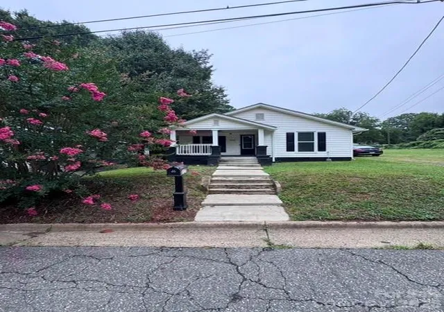 1st image of 512 S Gray St, Gastonia, NC 28052 | MLS# 4407836