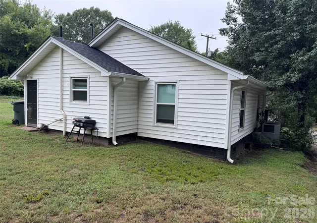 3rd image of 512 S Gray St, Gastonia, NC 28052 | MLS# 4407836