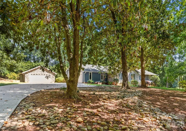 Photo 1 of Sale Pending at 600 Fairway Dr, Fort Mill, SC 29715 | MLS# 4407842 | Listing updated on 2026-10-03