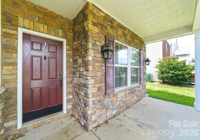 Photo 3 of Single family home for sale at 5011 Elementary View Dr, Charlotte, NC 28269 | MLS# 4407861 | Listing updated on 2026-08-25