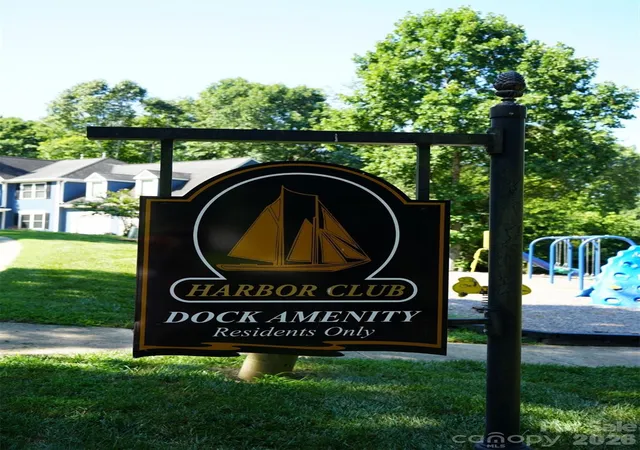 44th image of 13901 Kings Carriage Ln, Charlotte, NC 28278 | MLS# 4407862