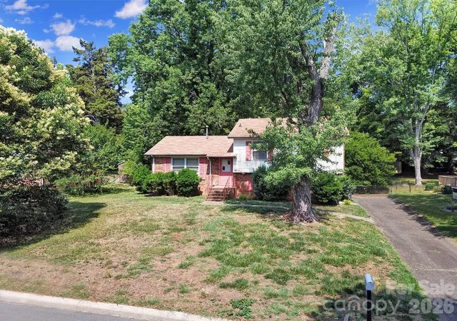 Photo 2 of Single family home for sale at 6010 Red Carriage Ln, Charlotte, NC 28212 | MLS# 4407873 | Listing updated on 2026-09-02