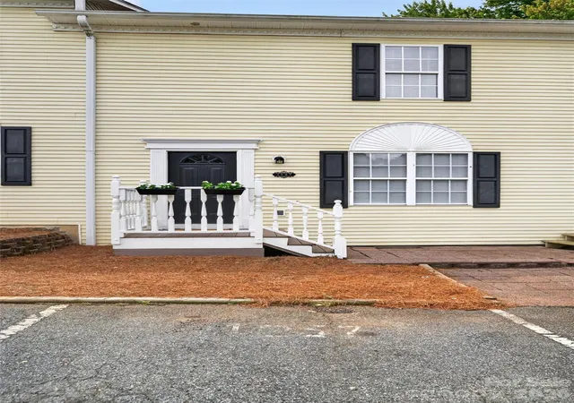 Photo 3 of Townhouse for sale at 1057 19th Street NE, Hickory, NC 28601 | MLS# 4407886 | Listing updated on 2026-08-22