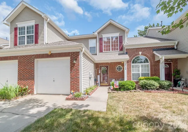 3rd image of 2714 Mill Valley Ct, Matthews, NC 28105 | MLS# 4407914