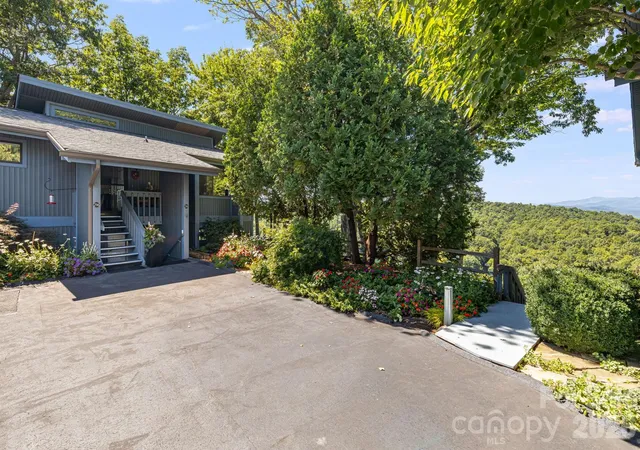Listing Photo 3 - Condo for sale in building located at 298 Tinequa Dr, Brevard, NC 28712